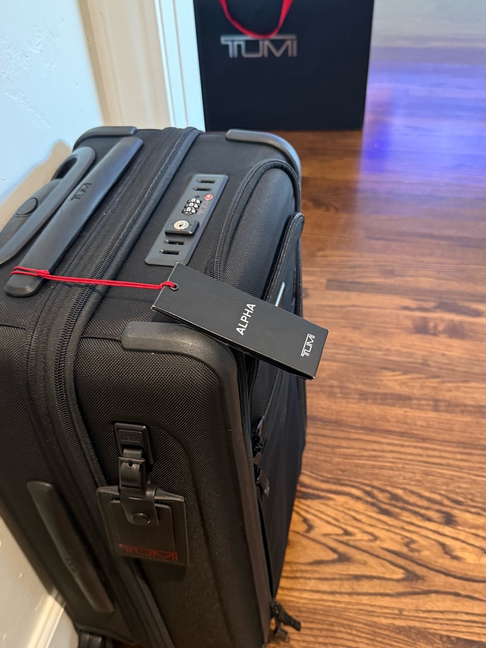 Tumi Alpha 3 22" International Carry-On
Spinner Pockets Dual Access 4 Wheeled 🏖️ - Picture 6 of 14
